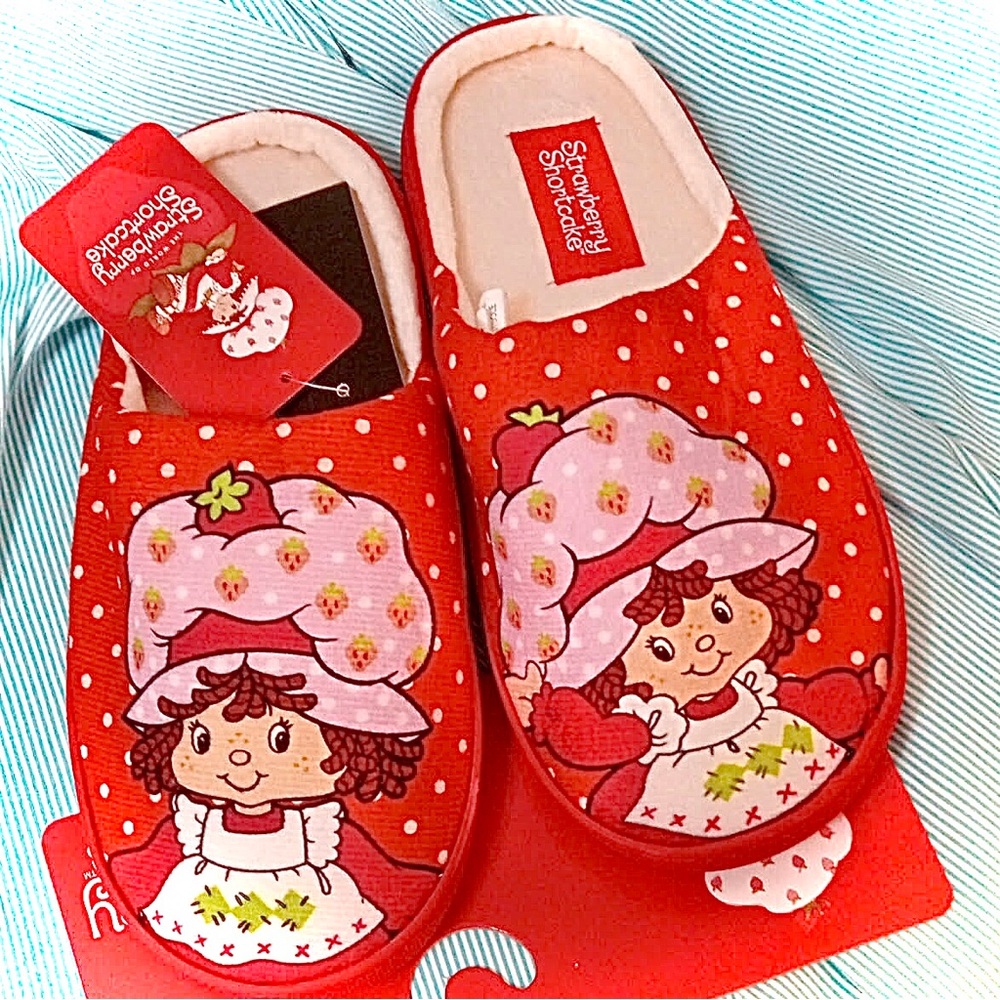 NWT❣️Red Strawberry Shortcake 🍓 Slip-On Slippers 💕
